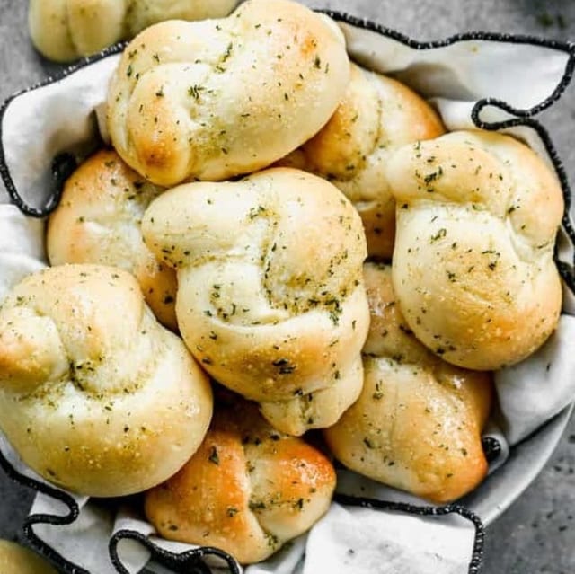 Garlic Knots.